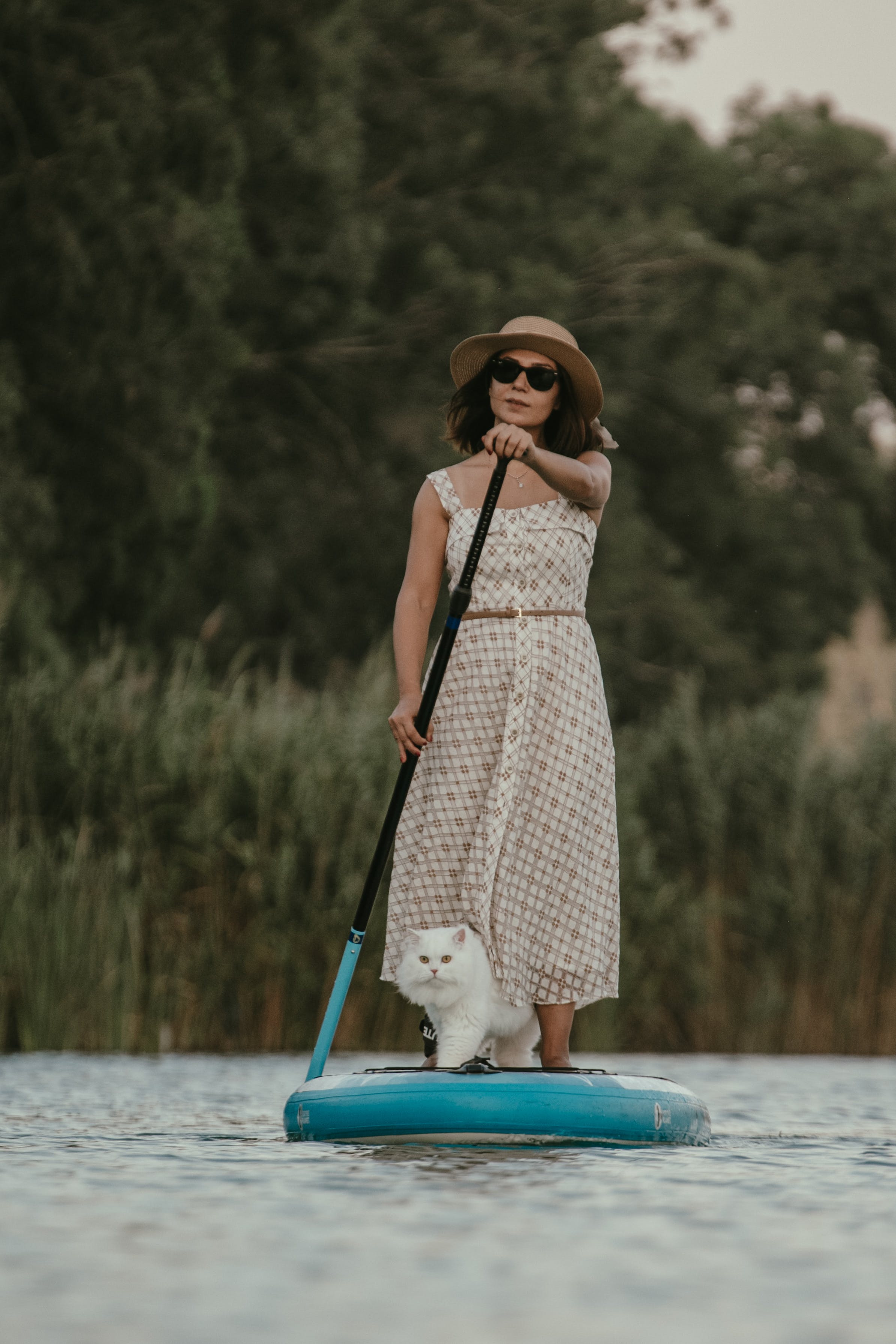 Entdecke unsere vielfältige Auswahl an SUP-Bekleidung für Damen – perfekt abgestimmt auf dein Stand-Up Paddling Abenteuer. Stöbere durch stylische Hoodies, funktionale SUP Yoga-Kleidung, atmungsaktive Rashguards und mehr.